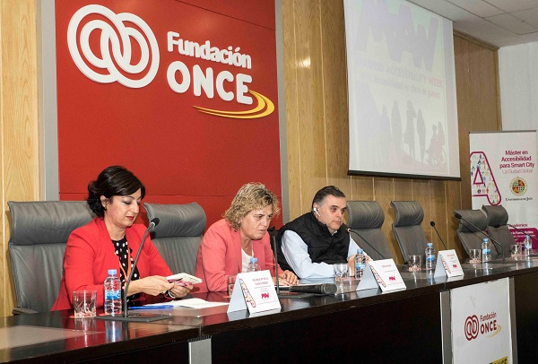 Yolanda de la Fuente, Teresa Palahí y Jesús Hernández en la presentaciónde la Semana Internacional de la Accesibilidad