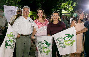Representantes de organizaciones en el  banderazo de inicio de los trabajos de construcción del Centro (Fuente web: larevista.com.mx)