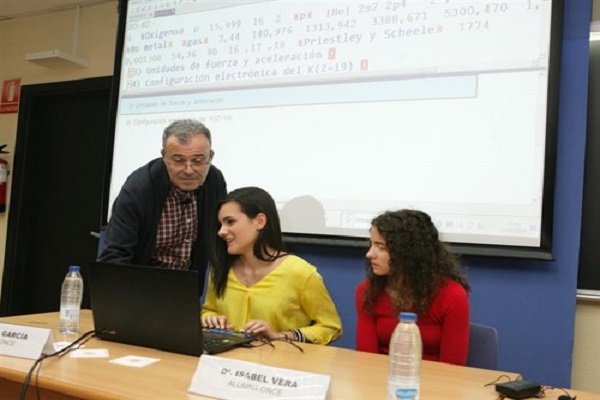 Alba García e Isabel Vera en la presentación de EDICO