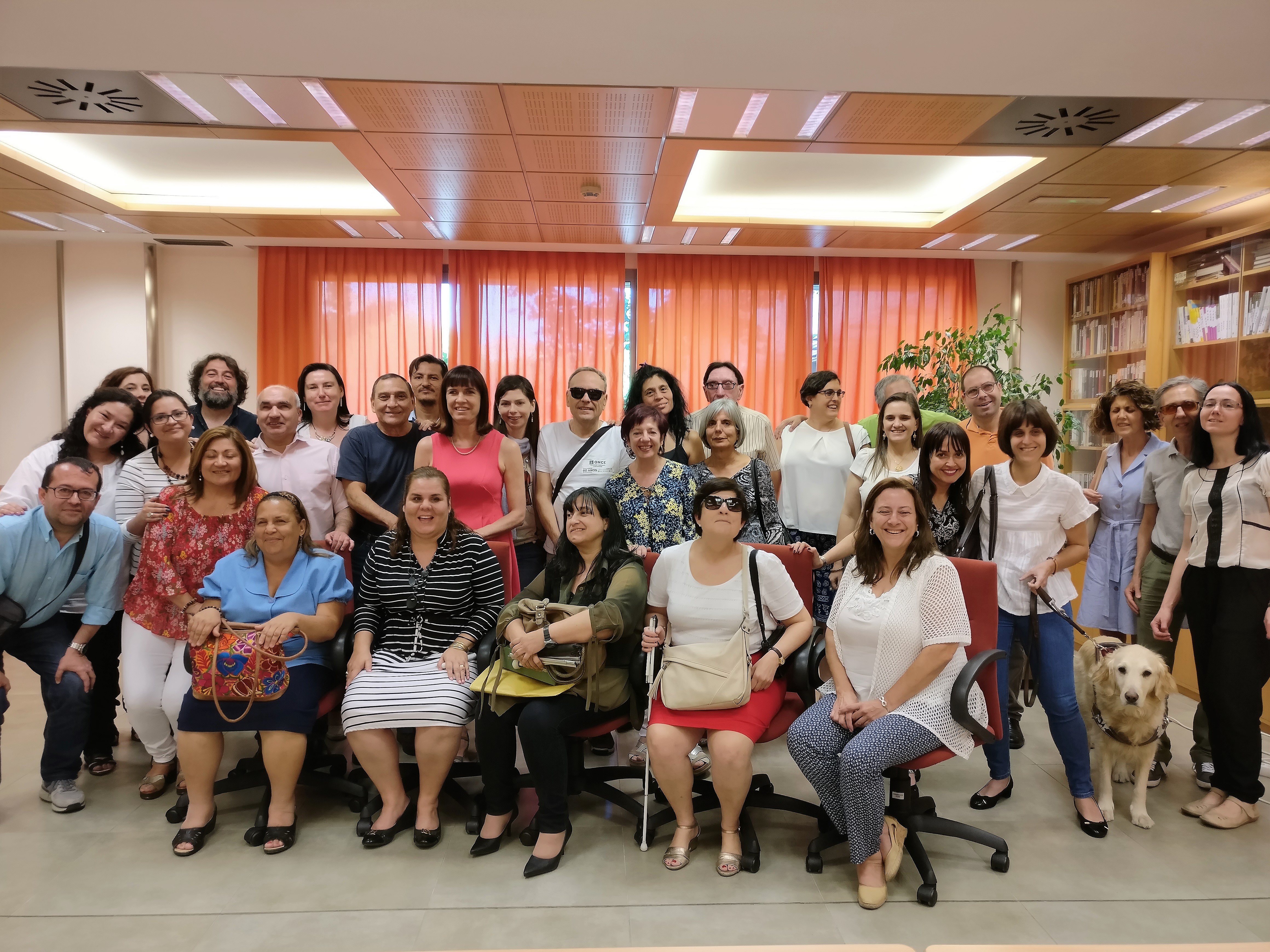 Foto de familia de los voluntarios y los coordinadores ÁGORA