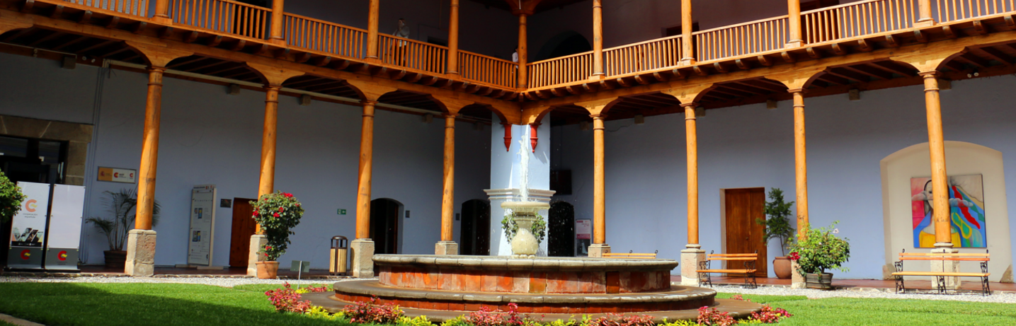 Imagen del patio del Centro de Formación de La Antigua (Guatemala)