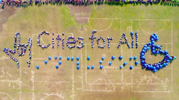 Imagen de la campaña 'Cities for All', que incluye traducción al braille