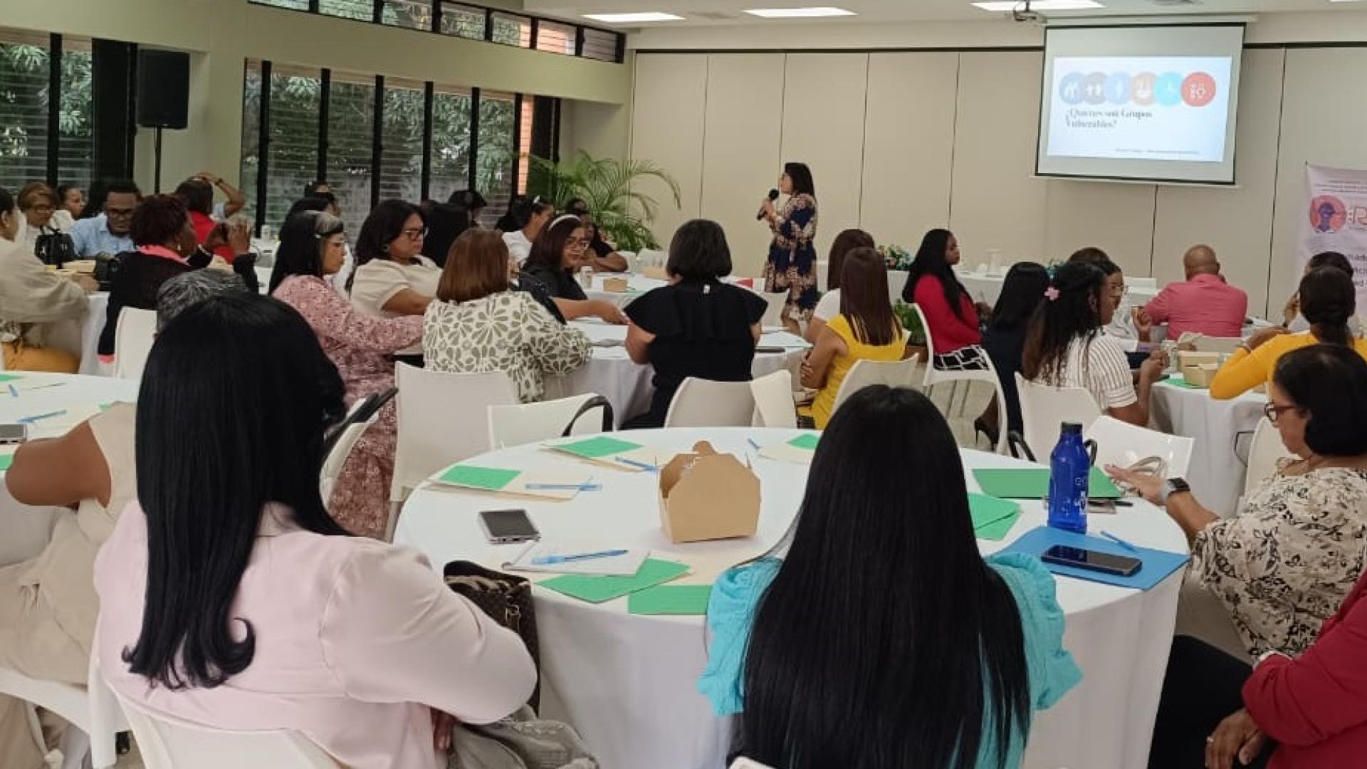Docentes participando del Diplomado de Educación Inclusiva en República Dominicana