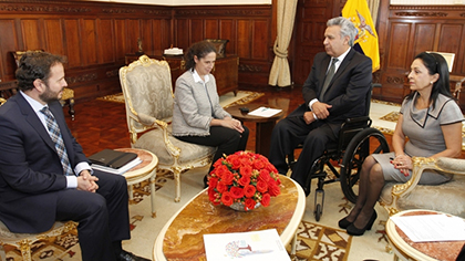 Imagen del encuentro de la comitiva del Grupo Social ONCE con el Presidente ecuatoriano