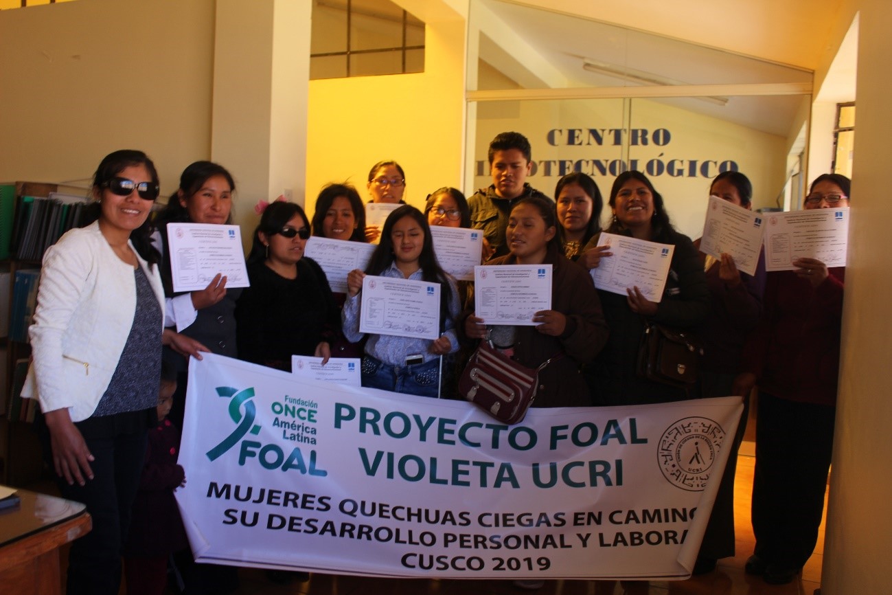 Imagen de las participantes en el proyecto FOAL Violeta en Cuzco (Perú)