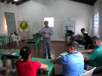 Jesus Morcillo impartiendo sus clases en Paraguay
