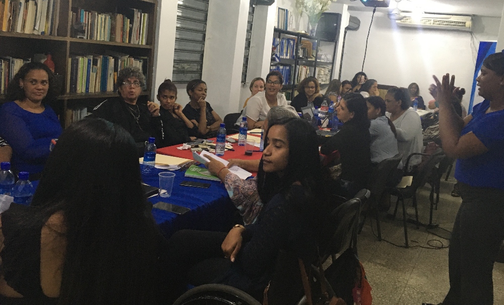 Imagen de uno de los talleres de trabajo con las mujeres con discapacidad para la preparación del informe